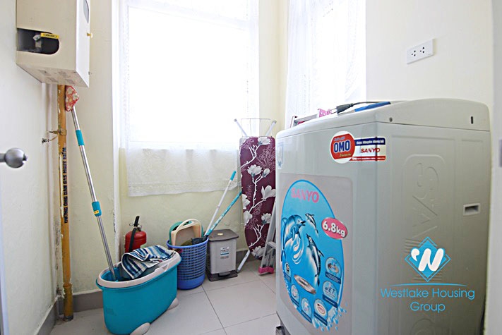 Full furnished 2 bedroom apartment at 713 lac long quan